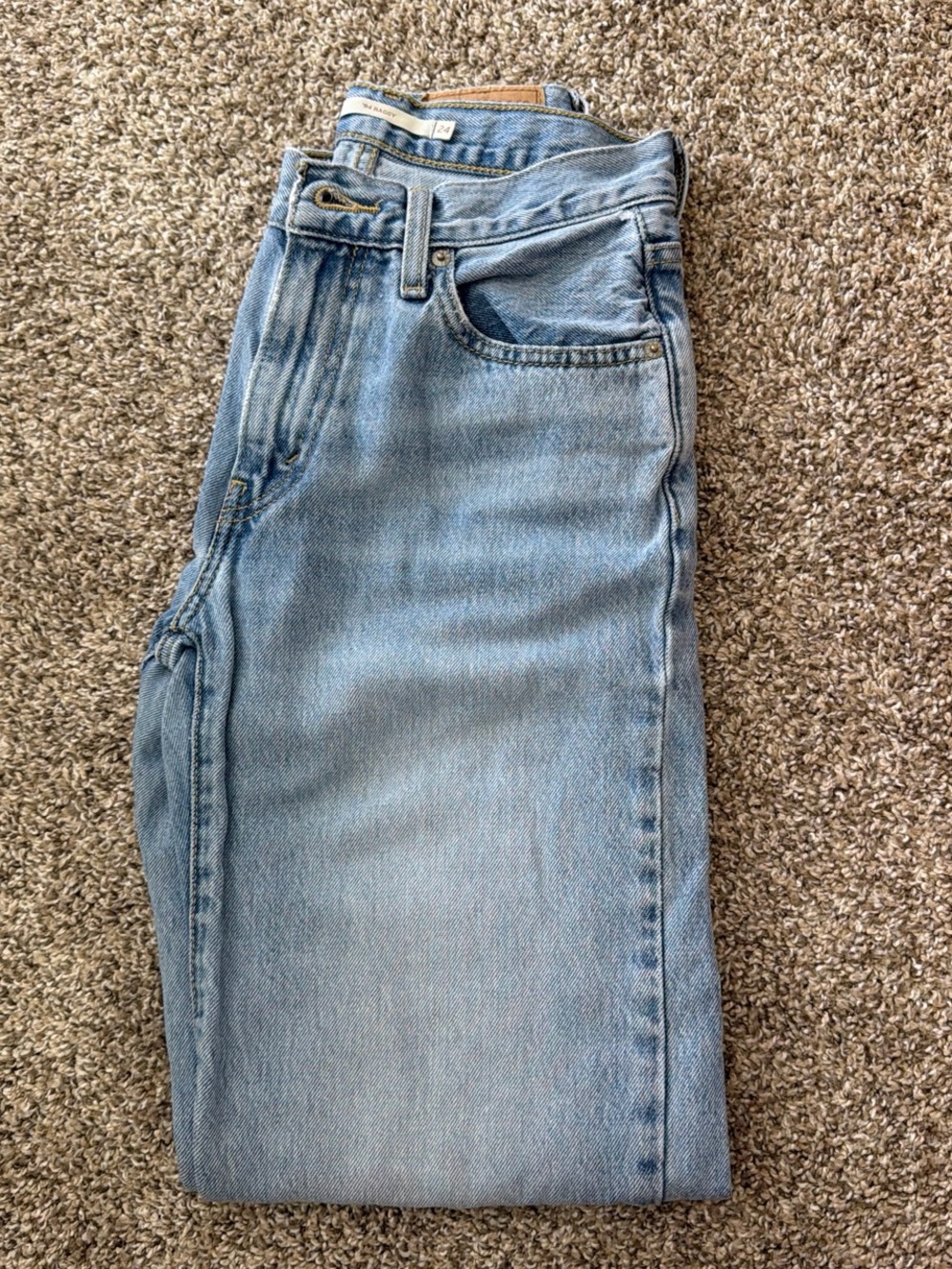 Light wash Levi’s 94 Baggy Jeans